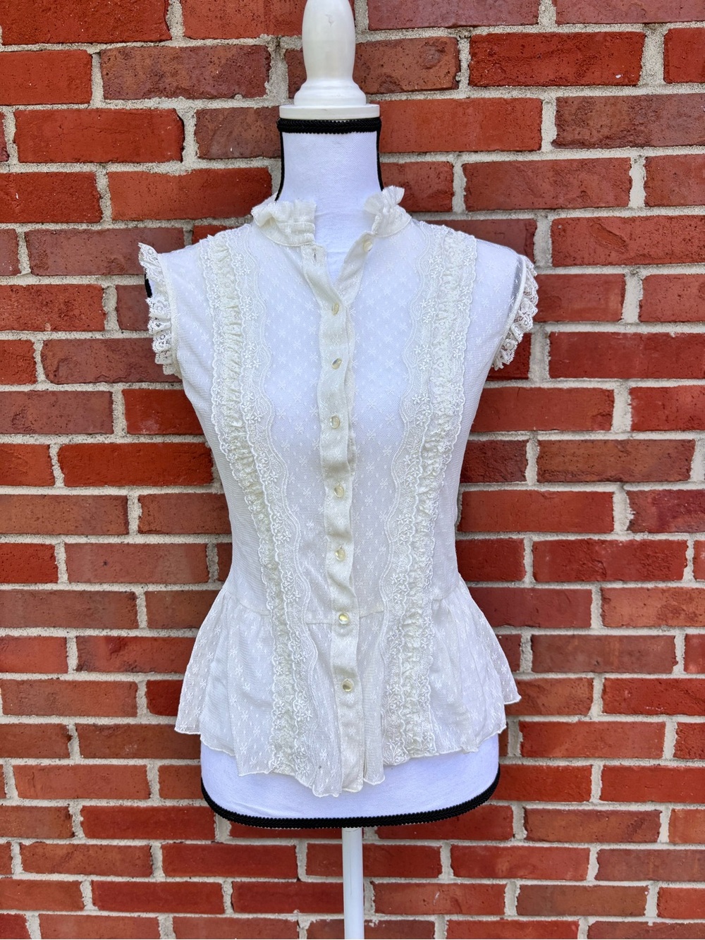 Vintage Y2K INC White Lace Fairycore Ruffle Accent Button Front Womens Top Small